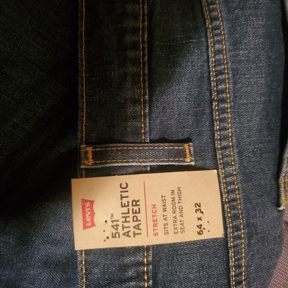 Levi's pants - Picture 2 of 4